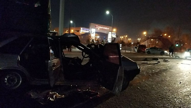 Двое юных новосибирцев погибли в страшной аварии с грузовым автомобилем