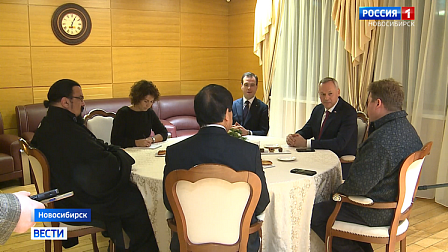 Андрей Травников встретился со Стивеном Сигалом на фестивале искусств