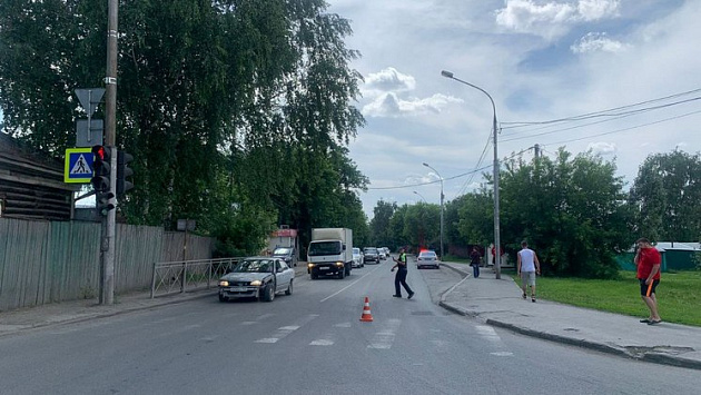 В Новосибирске 12-летний водитель мопеда пострадал в столкновении с машиной