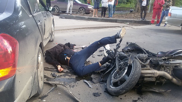 В Новосибирске мотоциклист погиб в ДТП на левом берегу