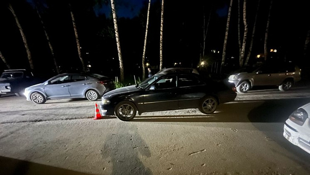 В Новосибирске автомобиль сбил 11-летнего мальчика во дворе дома