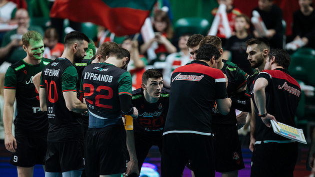 Волейбольный «Локомотив» одержал девятую победу подряд в игре с «Уралом» в Новосибирске