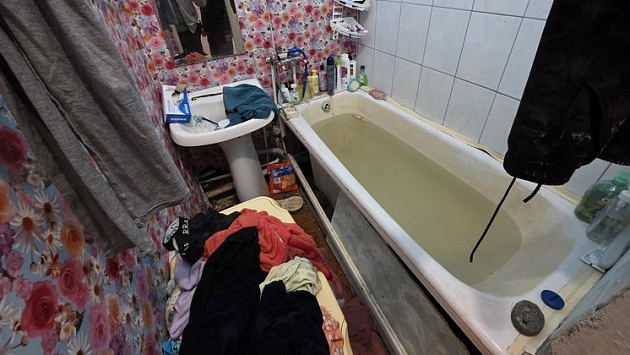 Пьяный новосибирец попытался утопить возлюбленную и ее маленькую дочь