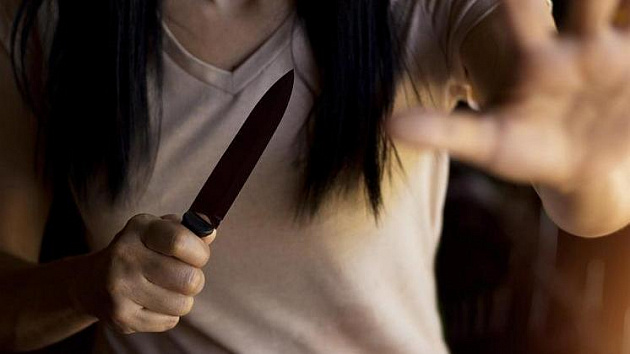 Пьяная девушка ударила ножом в грудь своего возлюбленного в Новосибирске