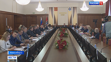 Новосибирские депутаты обсудили проблему уборки дорог и улиц от снега