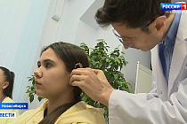 В Новосибирске мечта слабослышащей девушки сбылась благодаря «Ёлке желаний»