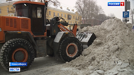 Новосибирские дорожники работают экстренном режиме на уборке снега