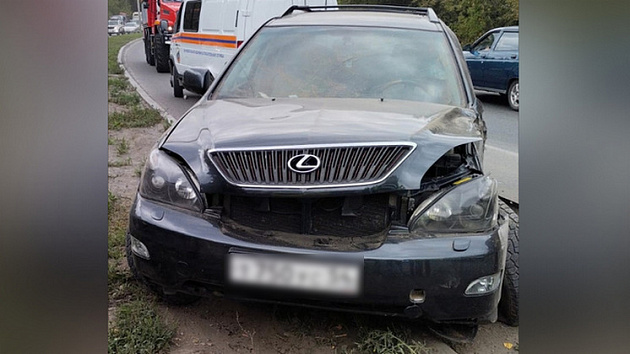 Lexus пожилого новосибирца врезался в столб на Бердском шоссе
