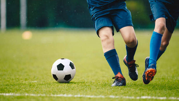 В Новосибирске футбольный матч прервали из-за массовой драки игроков на поле