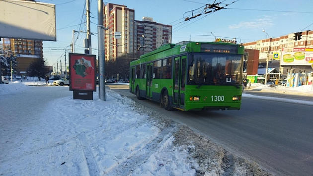 Женщина сломала руку в резко затормозившем троллейбусе в Новосибирске
