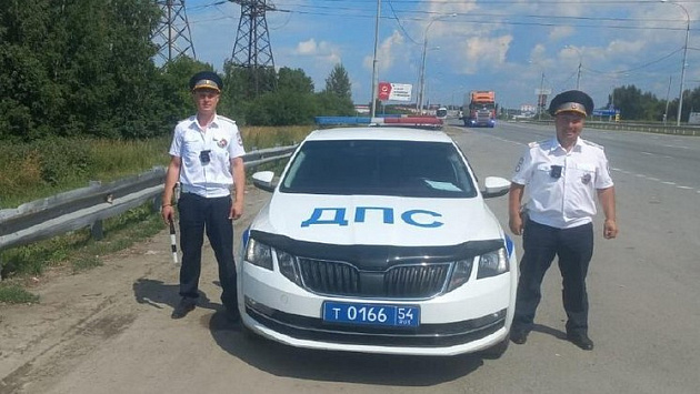 Новосибирские полицейские помогли доставить рожающую женщину в больницу 