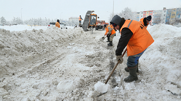 С каких улиц Новосибирска уберут снег днём 28 ноября