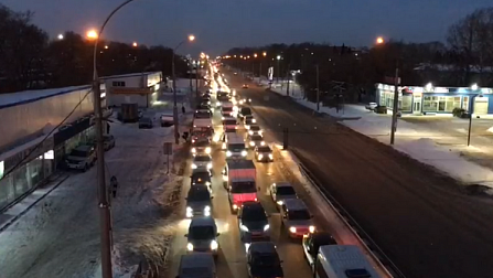 Из-за дорожных заторов новосибирцы не могут выехать с левого берега