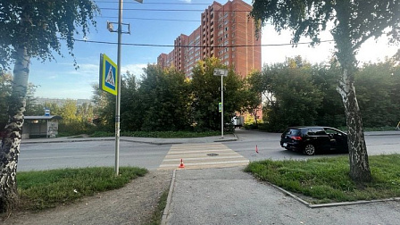 В Новосибирске автомобиль сбил 12-летнего школьника на пешеходном переходе