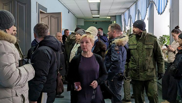 Эвакуированных после взрыва газа и обрушения подъезда разместили в школе №85 Новосибирска