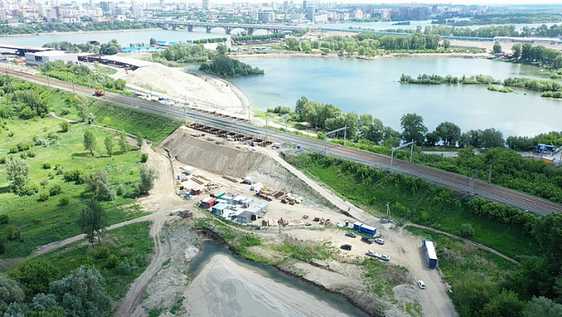 В Новосибирске установили каркас тоннеля четвертого моста под путями Транссибирской магистрали