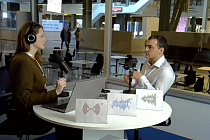 Украшения из природного золота представили на ювелирной выставке в Новосибирске