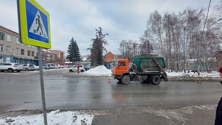 Мусоровоз сбил 11-летнюю девочку на пешеходном переходе в Новосибирске