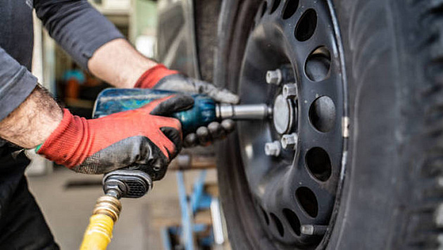 Новосибирских водителей призвали срочно сменить летние шины на зимние