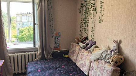 Под Новосибирском четырёхлетняя малышка осталась без присмотра и выпала из окна