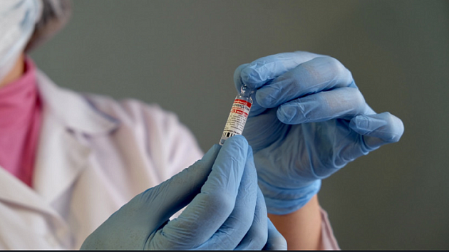 Почти 800 тысяч новосибирцев вакцинировались против COVID–19
