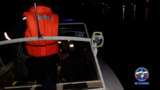 В Новосибирске ночью пять человек застряли на острове Кораблик и вызвали спасателей