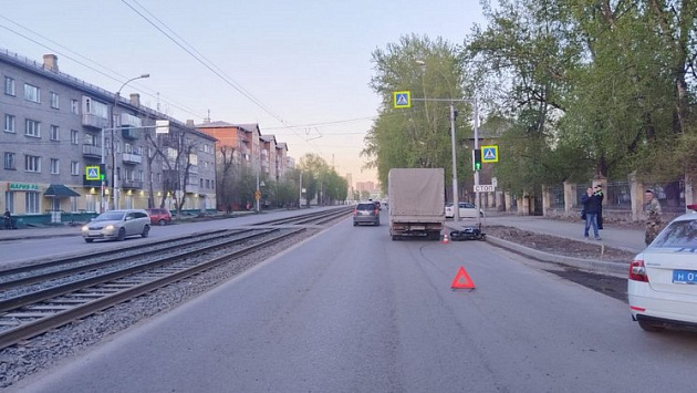 В Новосибирске подросток на питбайке въехал в «Газель» и оказался в больнице