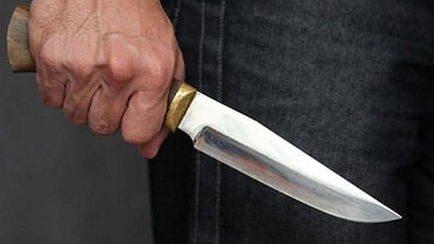 39-летний новосибирец вонзил нож в знакомого из-за ревности и скрылся в другом регионе
