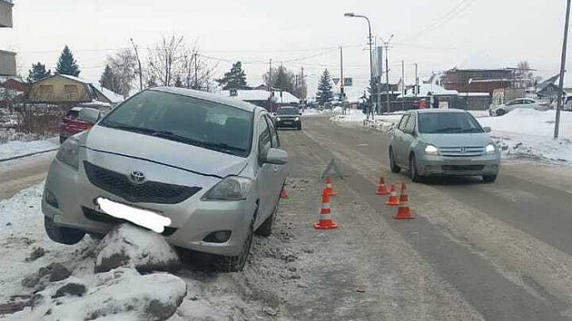 В Новосибирске под колёса машины попал семилетний мальчик