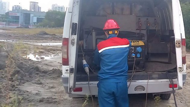 Десятки домов в Новосибирске остались без света из-за обрыва трёх кабелей