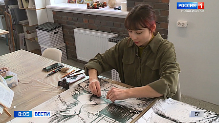 Молодая художница знакомит новосибирцев с необычной техникой рисования