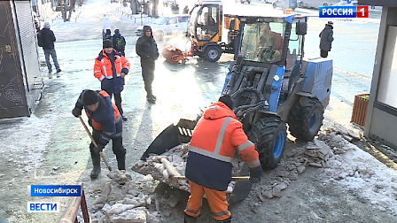 На усиленный режим уборки Новосибирска после снегопадов перешли коммунальщики