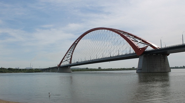 В Новосибирске следователи начали проверку после гибели мужчины под Бугринским мостом