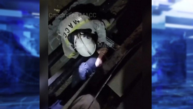 В Новосибирске спасли пьяного мужчину из траншеи теплотрассы