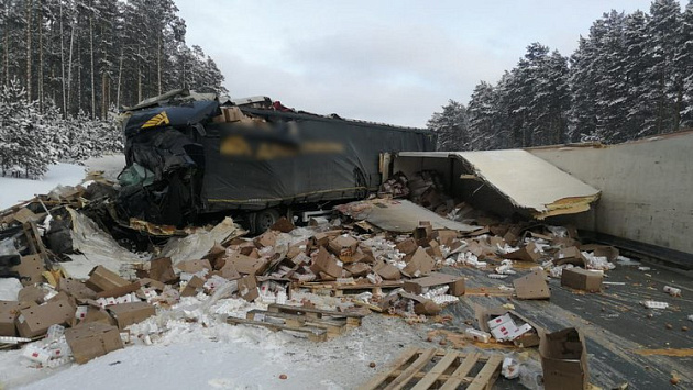 Водитель погиб при столкновении двух большегрузов на Северном обходе Новосибирска