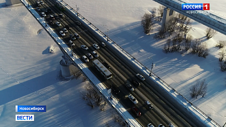 Первому автомобильному мосту Новосибирска исполнилось 70 лет