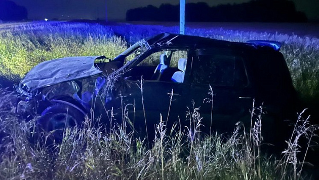 Под Новосибирском в перевернувшейся машине погиб водитель и покалечился пассажир