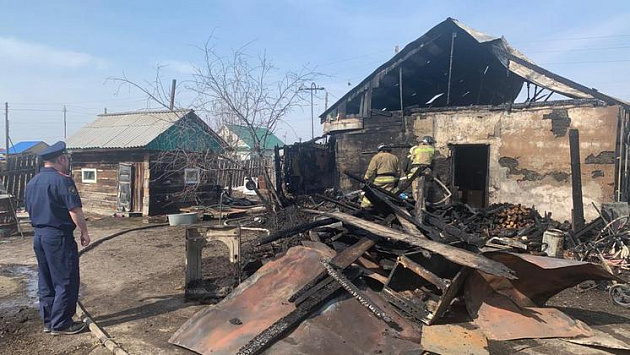 В Новосибирской области восьмилетняя девочка погибла во время пожара в доме