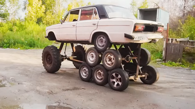 Блогеры из Новосибирска сделали «Жигули» с 14 колёсами