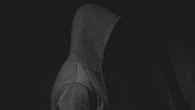 Новосибирец попытался переехать жертву машиной и избил трубой до полусмерти