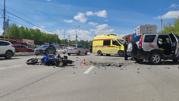 В Новосибирске мотоциклист погиб в жёстком ДТП на улице Выборной