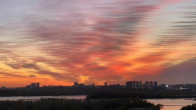 Живописными фотографиями красивого заката поделились новосибирцы в соцсетях