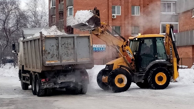 Губернатор Андрей Травников поручил помочь Новосибирску с уборкой городских улиц от снега