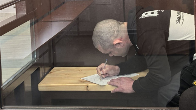 Новосибирец с колуном украл из магазина водку ради «спасения» своей жизни