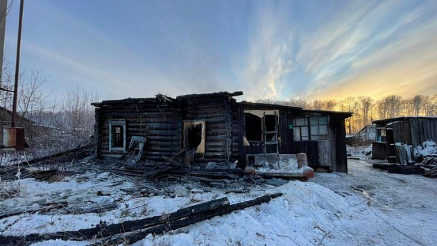 Тела мужчины и женщины обнаружили при тушении пожара в новосибирском поселке