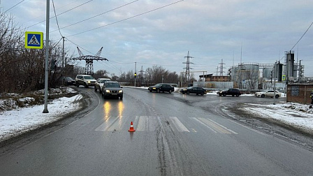 В Новосибирске грузовик сбил 15-летнюю девочку на пешеходном переходе и уехал