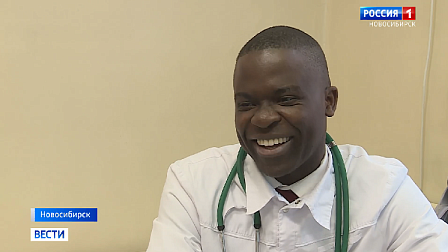 Врач-терапевт из Африки работает в одной из поликлиник Новосибирска