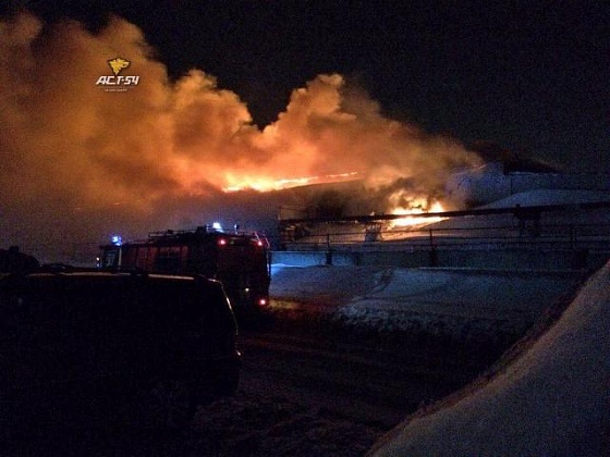 В Дзержинском районе сгорел склад со стройматериалами 