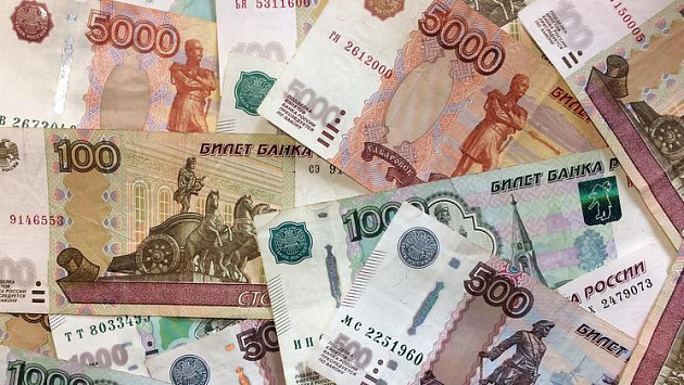 В новосибирских банках за три месяца 2022 года выявили 65 поддельных банкнот