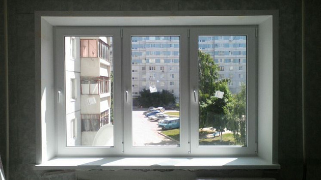 В Новосибирске женщина погибла после падения из окна многоэтажки